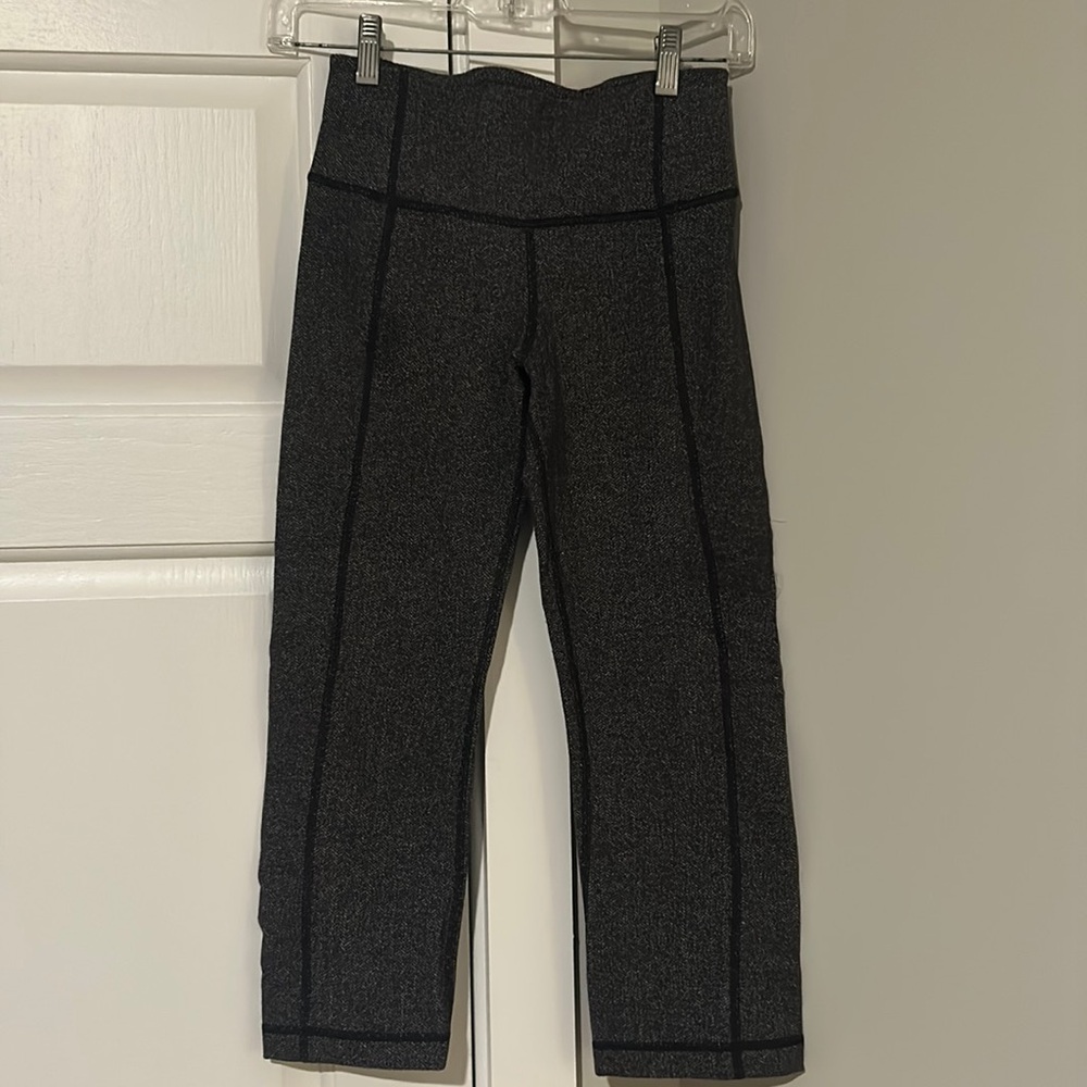 Lulu capris - Picture 1 of 3